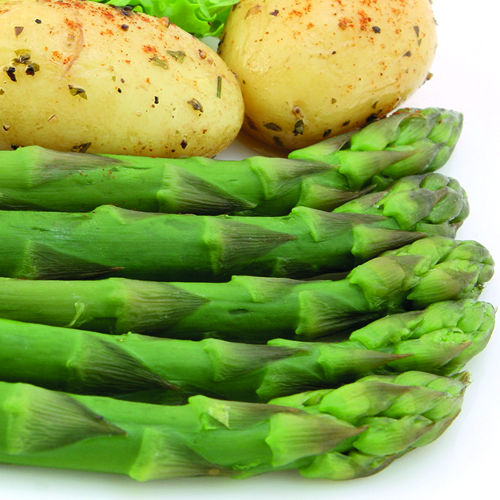 Insalata di patate con fagiolini e asparagi